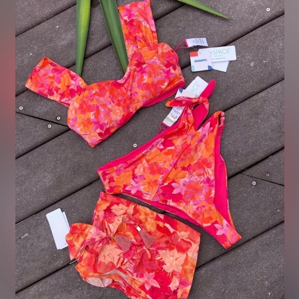 L*SPACE Set & Scarf - Gizelle Bikini Top & Jack Knot Bitsy Bottom - L